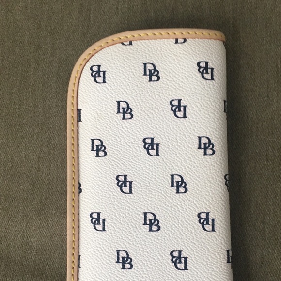 NWOT Dooney & Bourke Coated Canvas Eyeglass Case - Picture 2 of 2